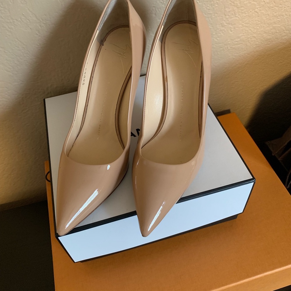Guizeppe Zanotti pumps